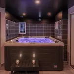 Villa Romantique Lmf Intérieur Piscine Privés Jardin Et Lit King Size Rousson (Gard)