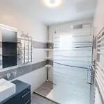 Villa Romantique Lmf Intérieur Piscine Privés Jardin Et Lit King Size Rousson (Gard)