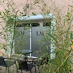 Villa Romantique Lmf Intérieur Piscine Privés Jardin Et Lit King Size *