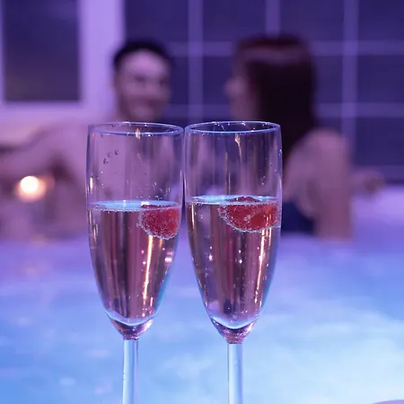 Romantique La Maison De Flora Intérieur, Jardin Et Lit King Size Villa