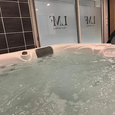 Romantique Lmf Interieur Piscine Prives Jardin Et Lit King Size Rousson (Gard)