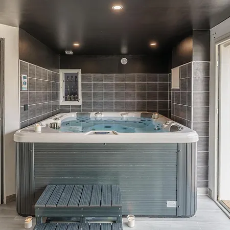 Romantique Lmf Interieur Piscine Prives Jardin Et Lit King Size * Rousson (Gard)