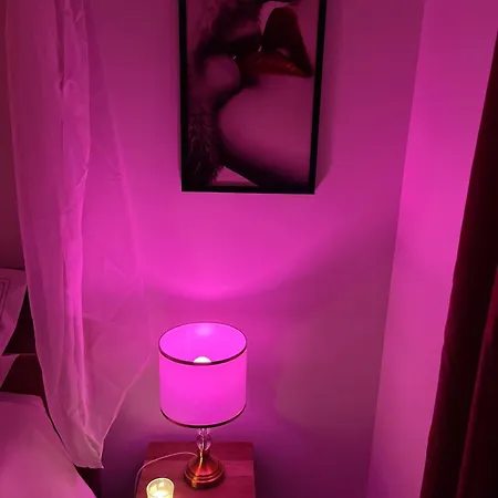 Romantique La Maison De Flora Intérieur, Jardin Et Lit King Size *