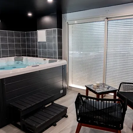 Romantique Lmf Intérieur Piscine Privés Jardin Et Lit King Size Villa