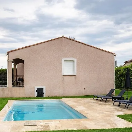 Villa Romantique Lmf Intérieur Piscine Privés Jardin Et Lit King Size *