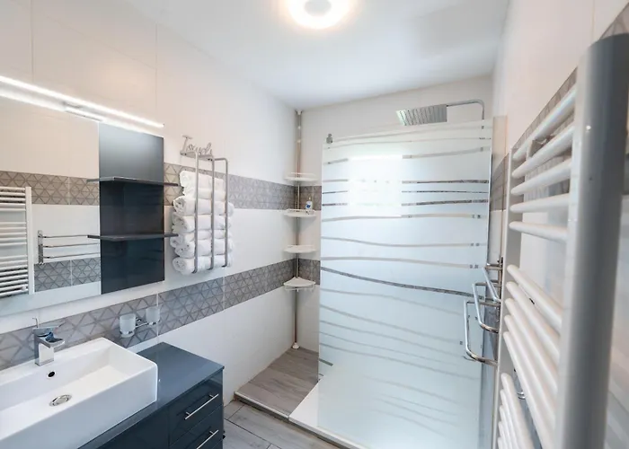 Vila Suite Romantique Lmf Spa Interieur Piscine Prives Jardin Et Lit King Size Rousson (Gard)