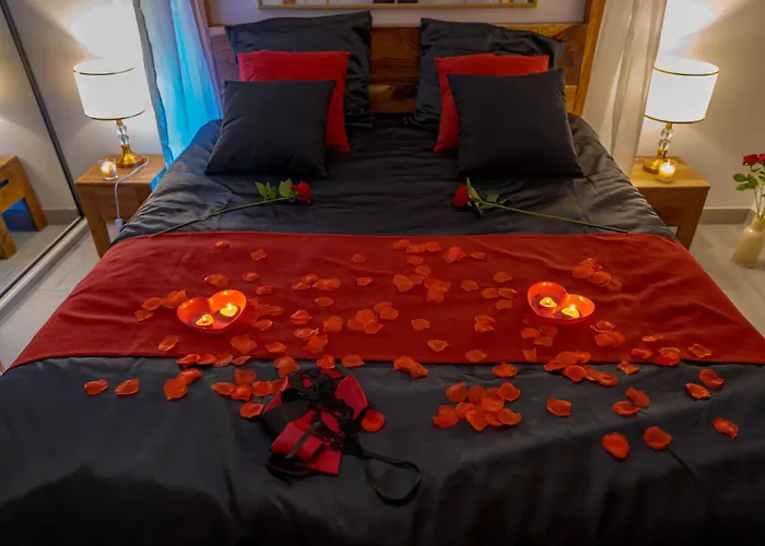 Suite Romantique Lmf Spa Interieur Piscine Prives Jardin Et Lit King Size